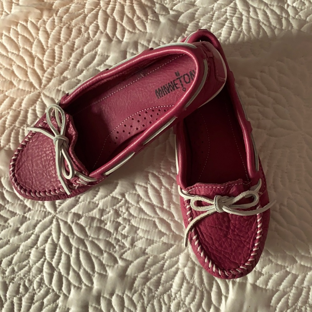 Minnetonka moccasins pink